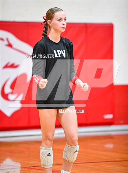 Thumbnail 1 in Burton vs Schulenburg photogallery.