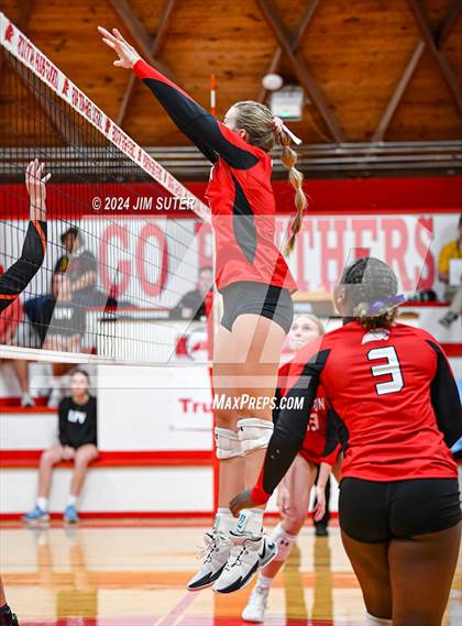 Thumbnail 3 in Burton vs Schulenburg photogallery.