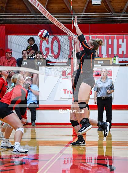 Thumbnail 1 in Burton vs Schulenburg photogallery.