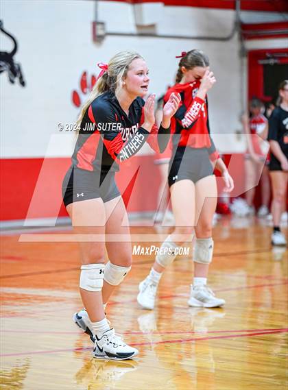 Thumbnail 1 in Burton vs Schulenburg photogallery.