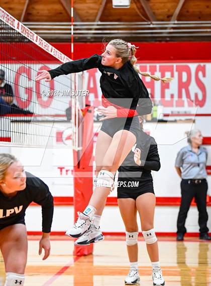 Thumbnail 2 in Burton vs Schulenburg photogallery.