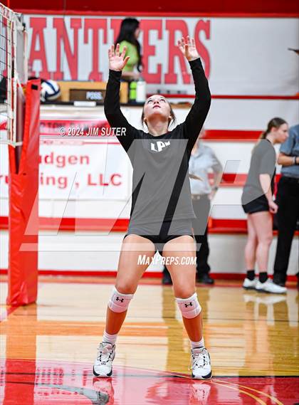 Thumbnail 2 in Burton vs Schulenburg photogallery.