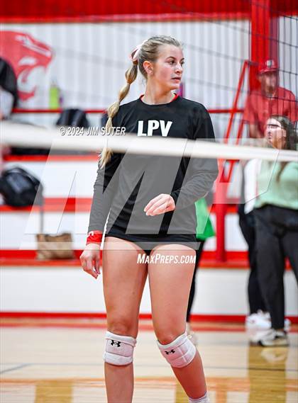 Thumbnail 2 in Burton vs Schulenburg photogallery.