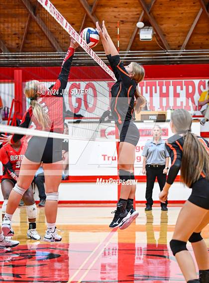 Thumbnail 2 in Burton vs Schulenburg photogallery.