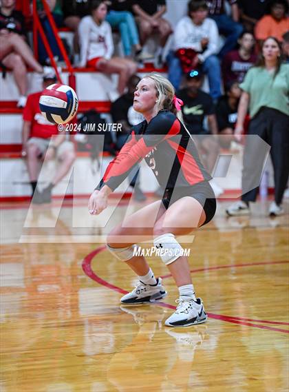 Thumbnail 2 in Burton vs Schulenburg photogallery.