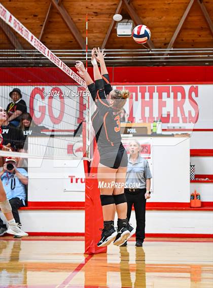 Thumbnail 2 in Burton vs Schulenburg photogallery.