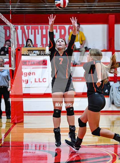 Thumbnail 2 in Burton vs Schulenburg photogallery.