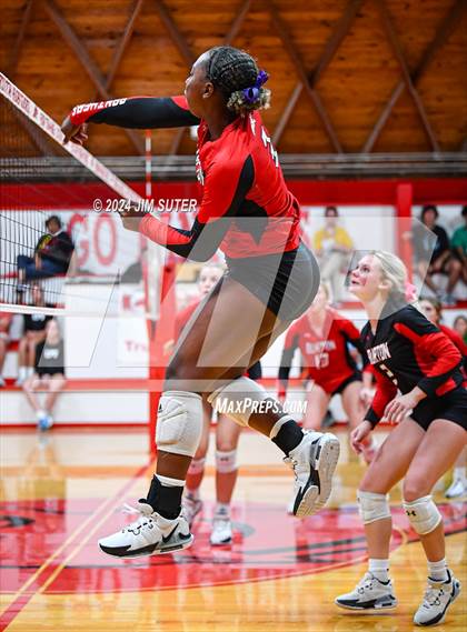 Thumbnail 2 in Burton vs Schulenburg photogallery.