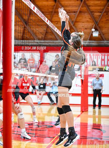Thumbnail 3 in Burton vs Schulenburg photogallery.