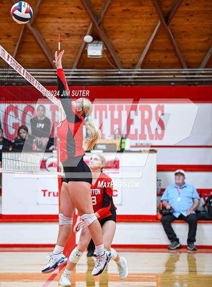Thumbnail 1 in Burton vs Schulenburg photogallery.