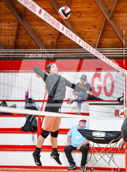 Thumbnail 3 in Burton vs Schulenburg photogallery.