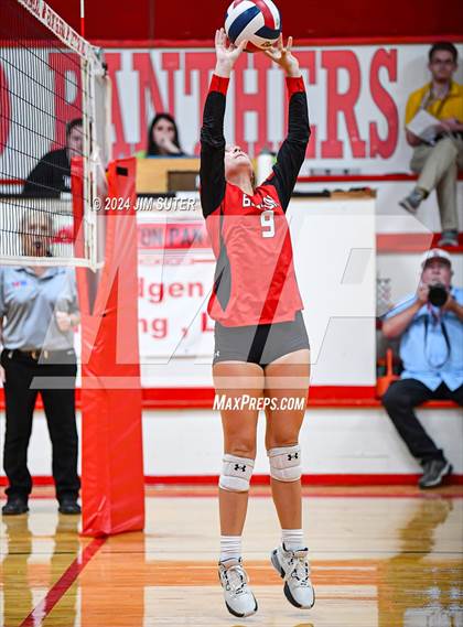 Thumbnail 2 in Burton vs Schulenburg photogallery.