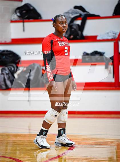 Thumbnail 1 in Burton vs Schulenburg photogallery.