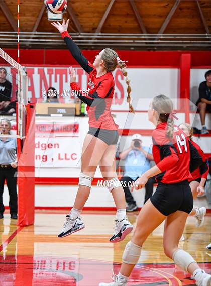 Thumbnail 1 in Burton vs Schulenburg photogallery.