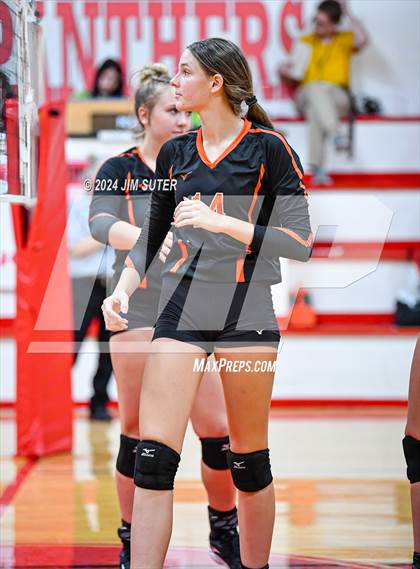 Thumbnail 3 in Burton vs Schulenburg photogallery.