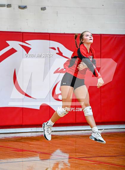 Thumbnail 2 in Burton vs Schulenburg photogallery.