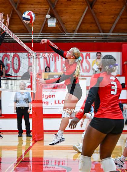 Thumbnail 1 in Burton vs Schulenburg photogallery.