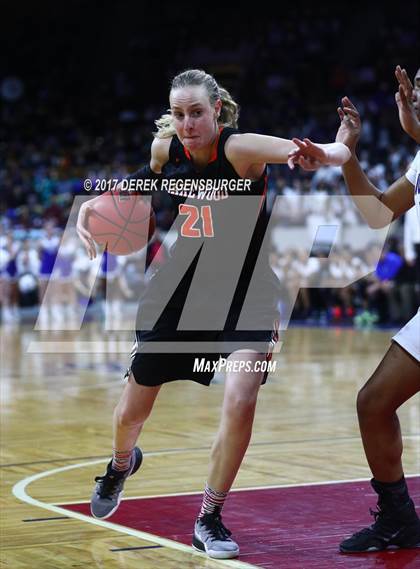 Thumbnail 2 in Lakewood vs Grandview (CHSAA 5A Final) photogallery.