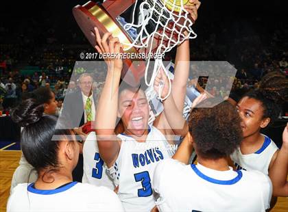 Thumbnail 1 in Lakewood vs Grandview (CHSAA 5A Final) photogallery.