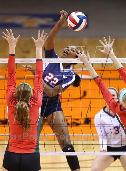 Thumbnail 3 in Allen vs. The Woodlands (UIL 5A Region 2 Semifinal Playoff) photogallery.