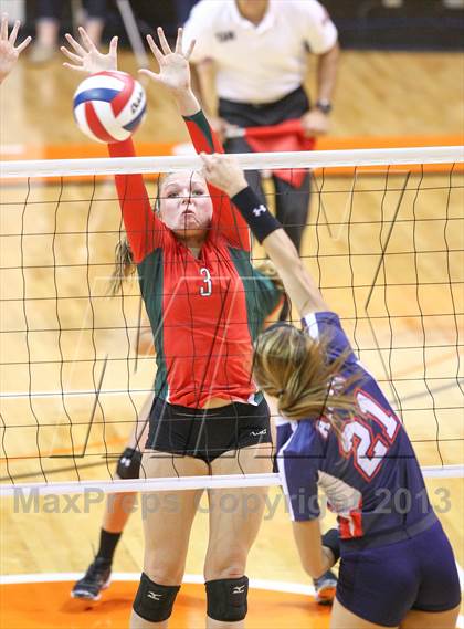 Thumbnail 2 in Allen vs. The Woodlands (UIL 5A Region 2 Semifinal Playoff) photogallery.