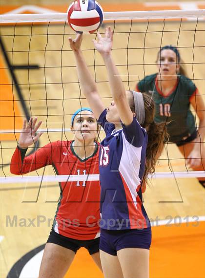 Thumbnail 1 in Allen vs. The Woodlands (UIL 5A Region 2 Semifinal Playoff) photogallery.