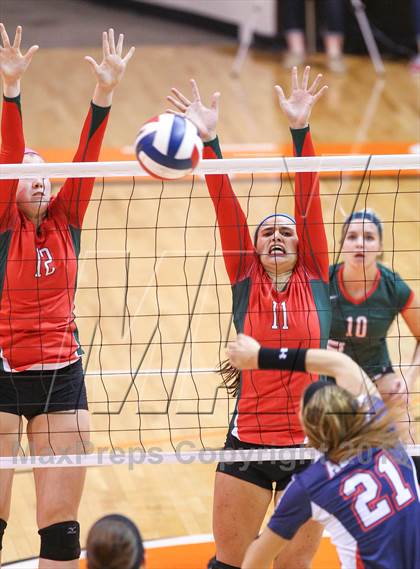 Thumbnail 3 in Allen vs. The Woodlands (UIL 5A Region 2 Semifinal Playoff) photogallery.