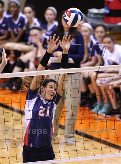 Thumbnail 1 in Allen vs. The Woodlands (UIL 5A Region 2 Semifinal Playoff) photogallery.