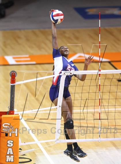 Thumbnail 2 in Allen vs. The Woodlands (UIL 5A Region 2 Semifinal Playoff) photogallery.