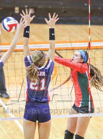 Thumbnail 1 in Allen vs. The Woodlands (UIL 5A Region 2 Semifinal Playoff) photogallery.