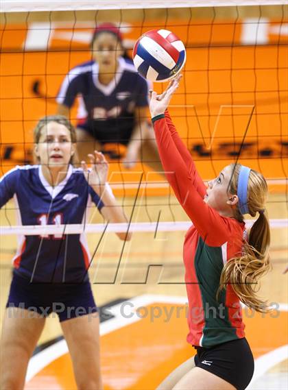 Thumbnail 2 in Allen vs. The Woodlands (UIL 5A Region 2 Semifinal Playoff) photogallery.