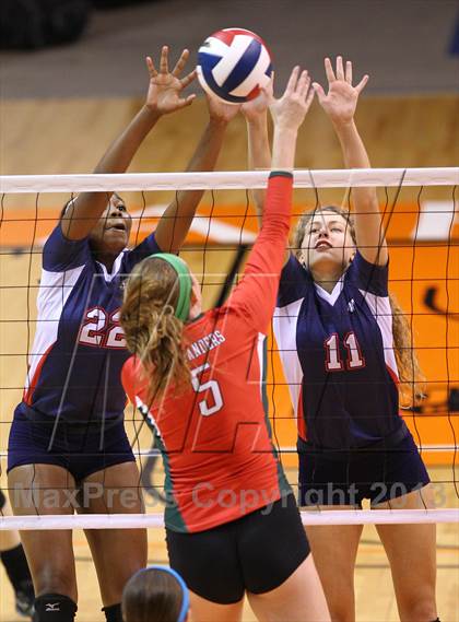 Thumbnail 3 in Allen vs. The Woodlands (UIL 5A Region 2 Semifinal Playoff) photogallery.
