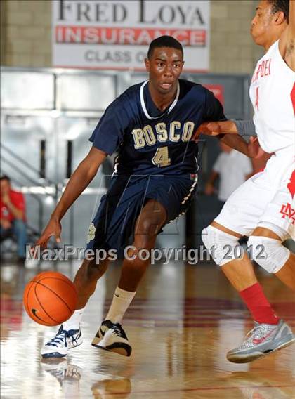Thumbnail 2 in St. John Bosco vs Mater Dei (Nike Extravaganza) photogallery.