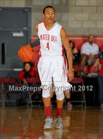 Thumbnail 3 in St. John Bosco vs Mater Dei (Nike Extravaganza) photogallery.