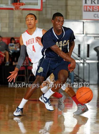 Thumbnail 2 in St. John Bosco vs Mater Dei (Nike Extravaganza) photogallery.