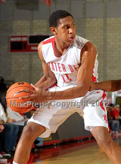Thumbnail 2 in St. John Bosco vs Mater Dei (Nike Extravaganza) photogallery.