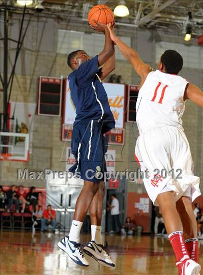 Thumbnail 3 in St. John Bosco vs Mater Dei (Nike Extravaganza) photogallery.