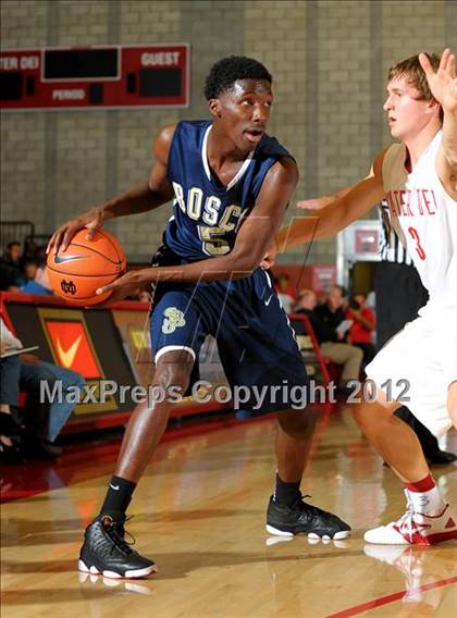 Thumbnail 3 in St. John Bosco vs Mater Dei (Nike Extravaganza) photogallery.