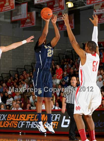 Thumbnail 1 in St. John Bosco vs Mater Dei (Nike Extravaganza) photogallery.