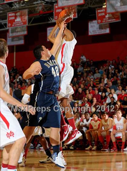 Thumbnail 2 in St. John Bosco vs Mater Dei (Nike Extravaganza) photogallery.