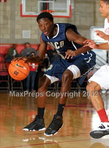 Thumbnail 2 in St. John Bosco vs Mater Dei (Nike Extravaganza) photogallery.