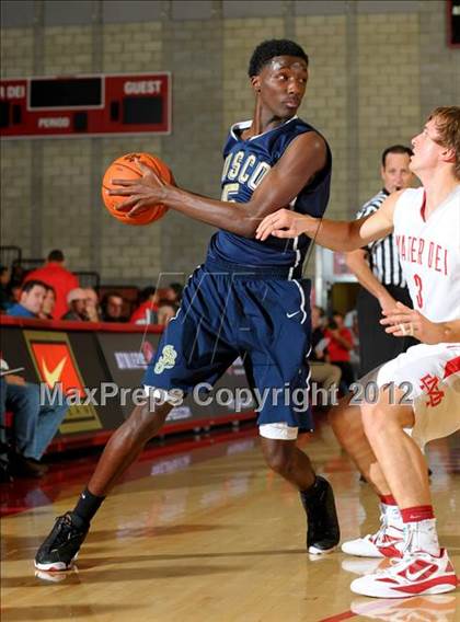 Thumbnail 2 in St. John Bosco vs Mater Dei (Nike Extravaganza) photogallery.