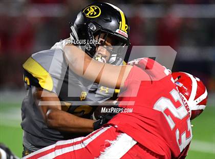 Thumbnail 2 in St. Frances Academy vs. Mater Dei (Trinity League vs. USA Showcase) photogallery.