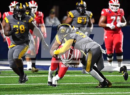 Thumbnail 3 in St. Frances Academy vs. Mater Dei (Trinity League vs. USA Showcase) photogallery.