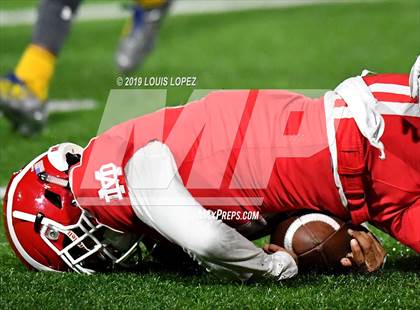 Thumbnail 2 in St. Frances Academy vs. Mater Dei (Trinity League vs. USA Showcase) photogallery.