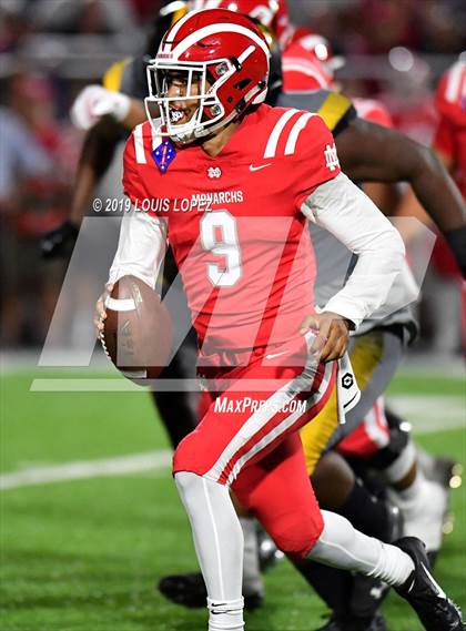 Thumbnail 2 in St. Frances Academy vs. Mater Dei (Trinity League vs. USA Showcase) photogallery.