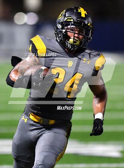 Thumbnail 3 in St. Frances Academy vs. Mater Dei (Trinity League vs. USA Showcase) photogallery.