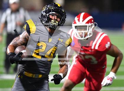 Thumbnail 2 in St. Frances Academy vs. Mater Dei (Trinity League vs. USA Showcase) photogallery.
