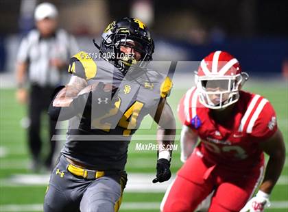 Thumbnail 1 in St. Frances Academy vs. Mater Dei (Trinity League vs. USA Showcase) photogallery.