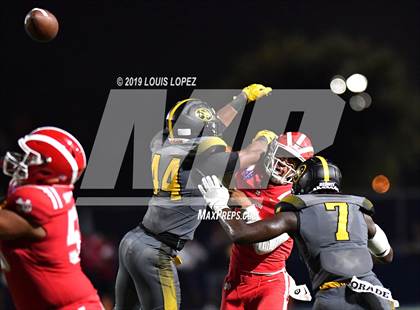 Thumbnail 2 in St. Frances Academy vs. Mater Dei (Trinity League vs. USA Showcase) photogallery.